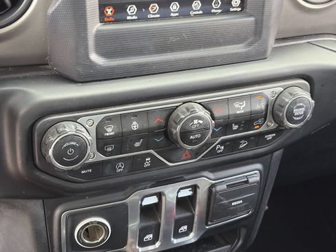 Used 2020 Jeep Wrangler Sport AWD/4WD image 26