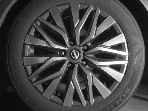 Used 2025 Nissan Altima 2.5 SV image 14