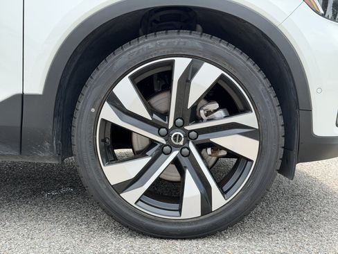 Used 2023 Volvo XC40 B4 Plus w/ Climate Package FWD image 13