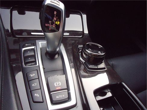 Used 2013 BMW 535i xDrive Sedan AWD/4WD image 30