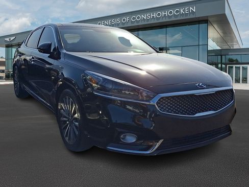 Used 2018 Kia Cadenza Premium w/ Luxury Package FWD image 2