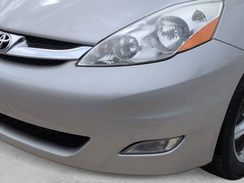 Used 2009 Toyota Sienna XLE image 12