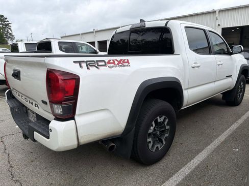 Used 2019 Toyota Tacoma TRD Off-Road AWD/4WD image 4