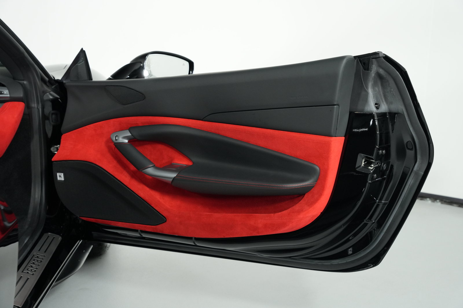 Used 2022 Ferrari F8 Spider RWD image 42