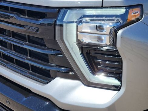 Used 2025 Chevrolet Silverado 2500 LT w/ Trail Boss Package AWD/4WD image 10