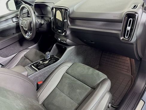 Used 2021 Volvo XC40 T5 R-Design w/ Advanced Package image 32