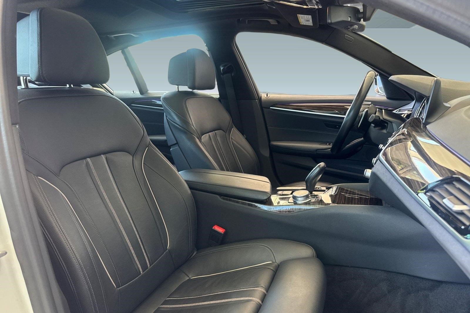 Used 2019 BMW 530e w/ Convenience Package RWD image 26