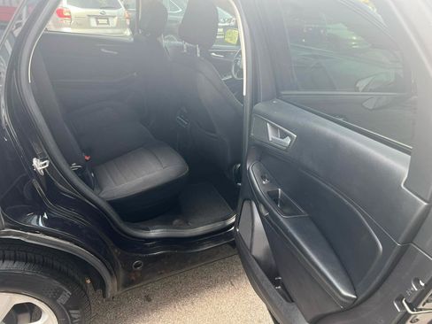 Used 2020 Ford Edge SE FWD image 17