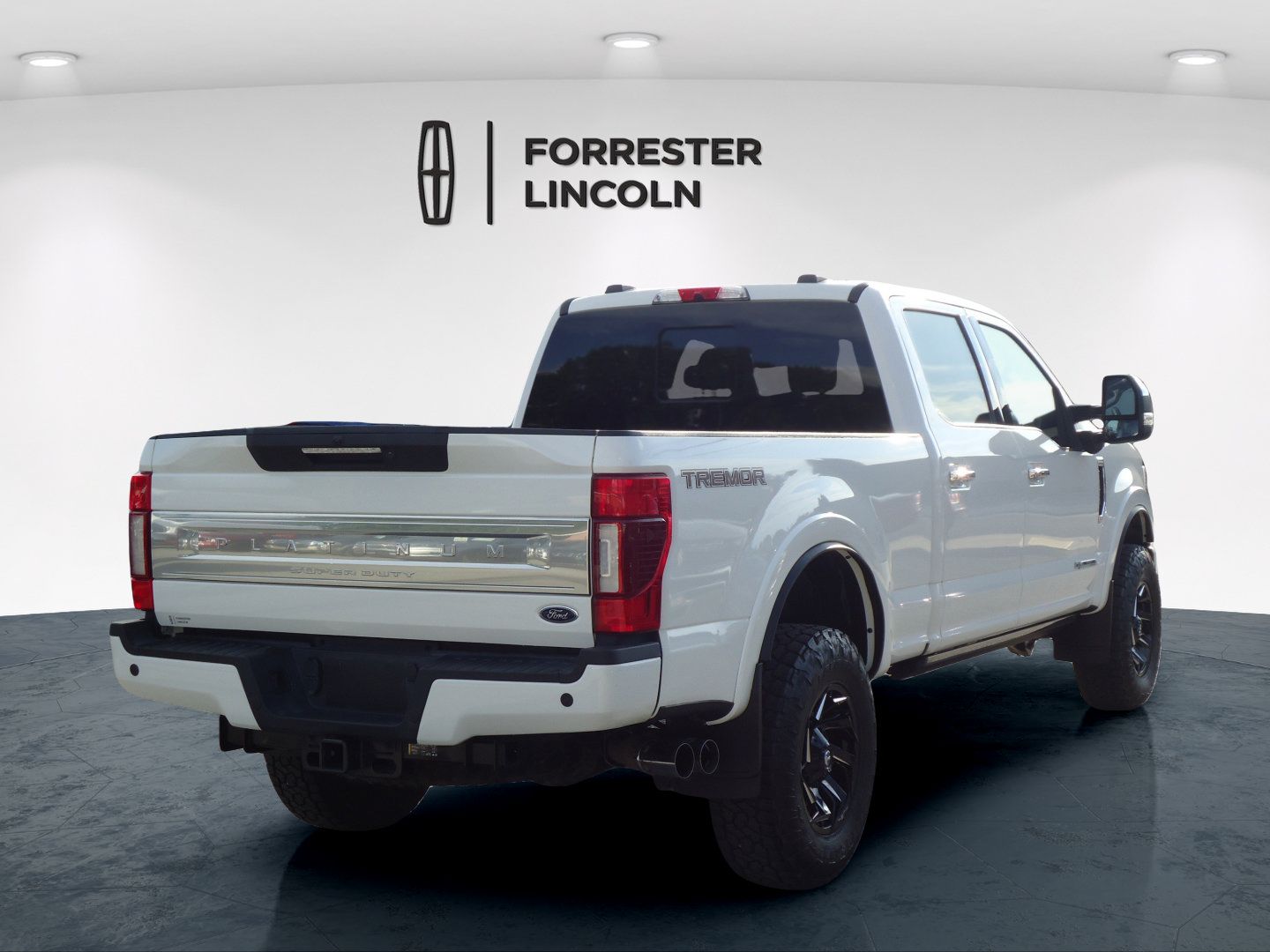 Used 2020 Ford F350 Platinum w/ Tremor Off-Road Package AWD/4WD image 3