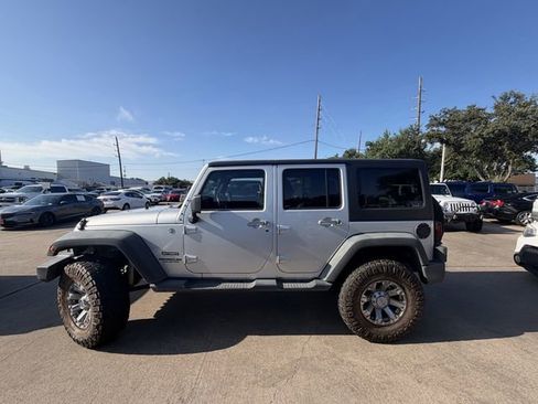 Used 2012 Jeep Wrangler Unlimited Sport AWD/4WD image 7