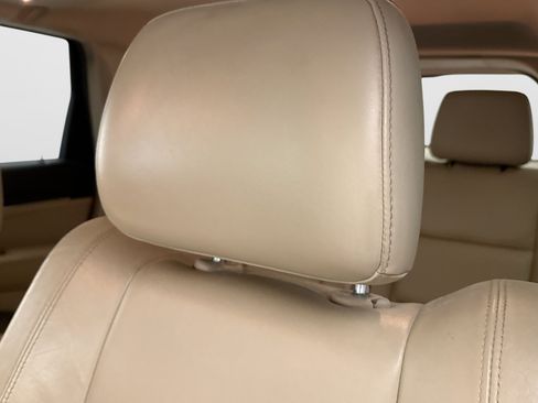Used 2018 Jeep Grand Cherokee Limited AWD/4WD image 8