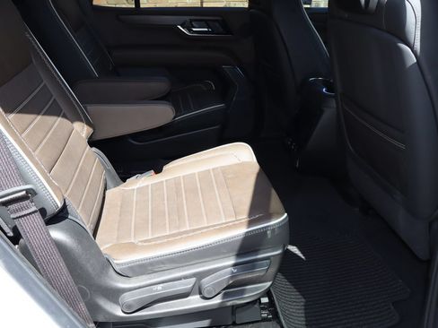 Used 2026 GMC Yukon Denali Ultimate AWD/4WD image 19