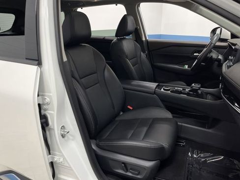 Used 2023 Nissan Rogue SL w/ SL Premium Package image 31