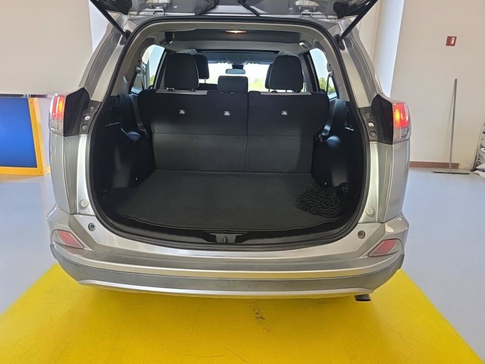 Used 2017 Toyota RAV4 XLE FWD image 7