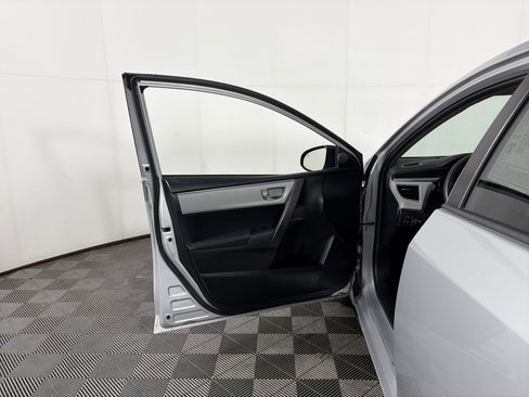 Used 2015 Toyota Corolla LE image 27