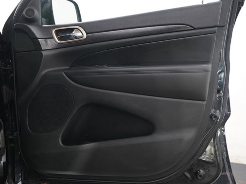 Used 2014 Jeep Grand Cherokee Laredo AWD/4WD image 9