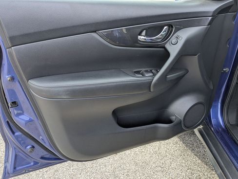 Used 2019 Nissan Rogue SV image 11