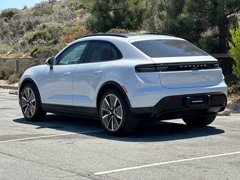 New 2025 Porsche Macan Electric image 3