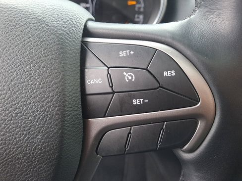 Used 2021 Jeep Grand Cherokee Laredo X AWD/4WD image 22