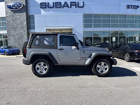Used 2018 Jeep Wrangler Sport image 9