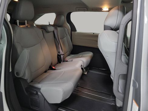 Certified 2022 Toyota Sienna XLE image 20