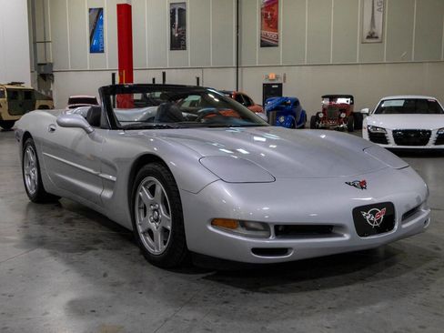 Used 1999 Chevrolet Corvette Convertible w/ Memory Pkg RWD image 8