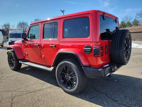 Used 2025 Jeep Wrangler Unlimited Sahara image 3