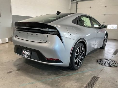 New 2026 Toyota Prius Plug-In Hybrid FWD image 6