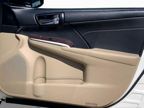 Used 2014 Toyota Camry XLE FWD image 22