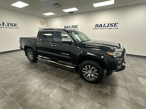 Used 2022 Toyota Tacoma Limited AWD/4WD image 12