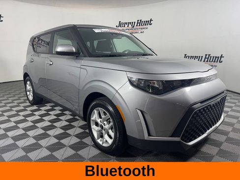Used 2025 Kia Soul LX FWD image 6
