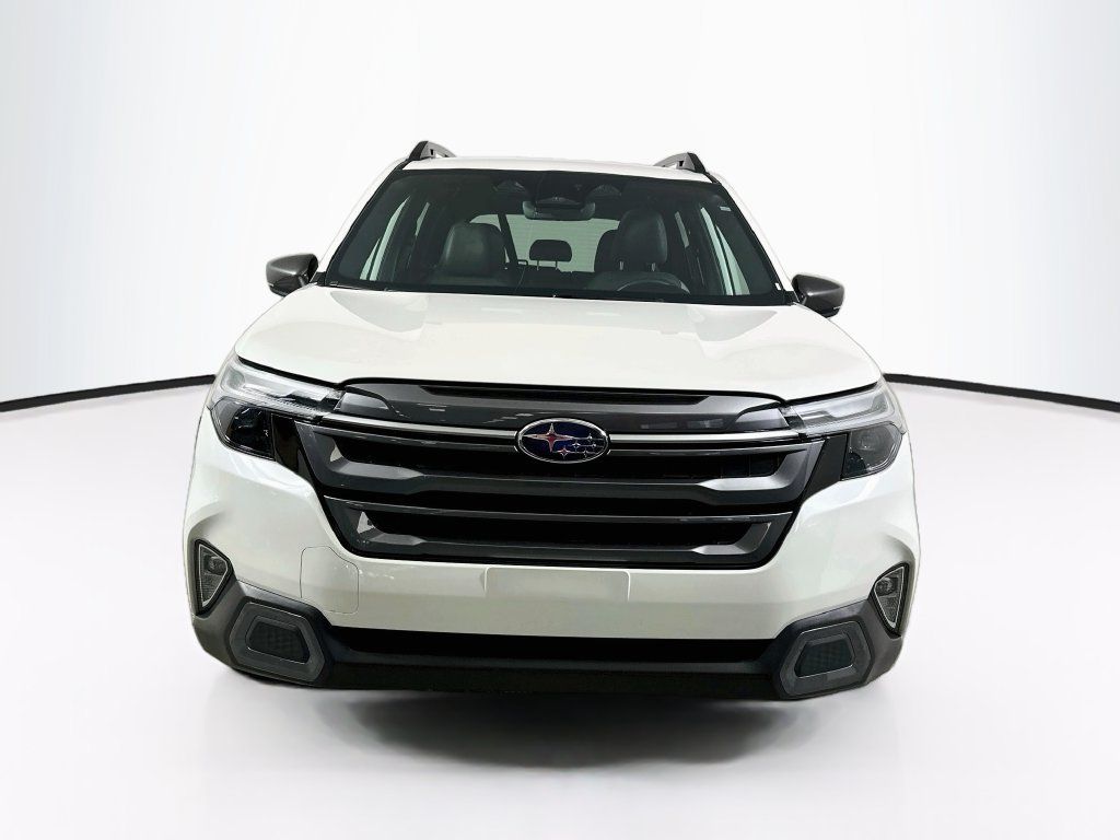 Used 2025 Subaru Forester Limited w/ Popular Package #2 AWD/4WD image 5