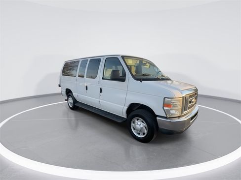 Used 2014 Ford E-350 and Econoline 350 XLT image 2