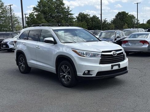 Used 2016 Toyota Highlander XLE AWD/4WD image 1