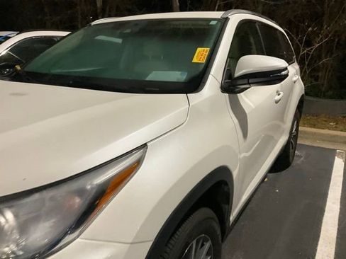 Used 2019 Toyota Highlander XLE image 11