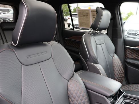 Used 2025 Jeep Grand Cherokee Summit w/ Obsidian Package AWD/4WD image 31