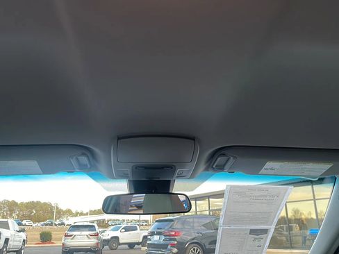 Used 2018 Toyota Camry SE image 12