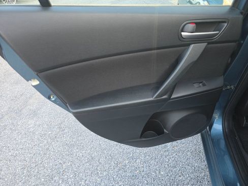 Used 2011 MAZDA MAZDA3 i Touring FWD image 13