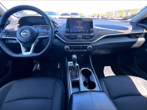 Used 2024 Nissan Altima 2.5 SV image 14