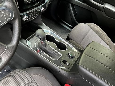 Used 2021 Chevrolet Traverse LS FWD image 17