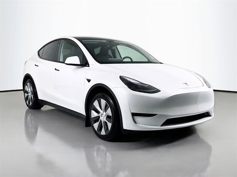 Used 2023 Tesla Model Y 2WD image 3