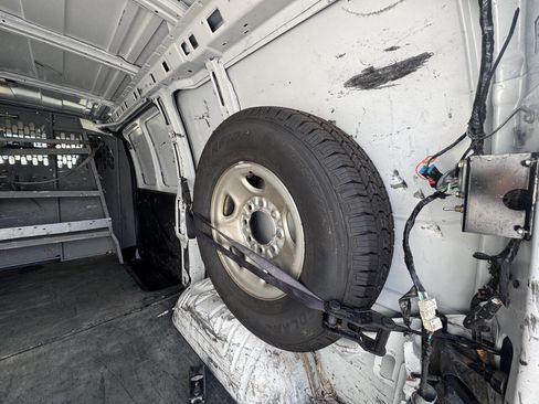 Used 2019 Chevrolet Express 3500 3500 3dr Cargo Van w/ Driver Convenience Package image 57