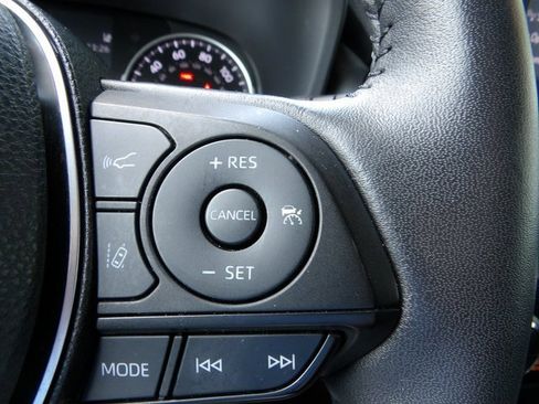 Used 2022 Toyota RAV4 XLE w/ Convenience Package image 39