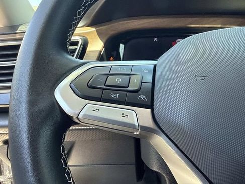 Used 2025 Volkswagen Atlas SE FWD image 32