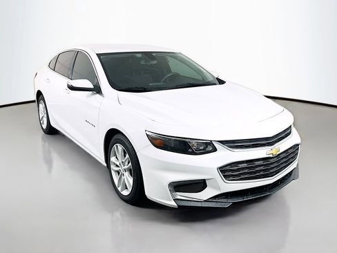 Used 2017 Chevrolet Malibu LT FWD image 1