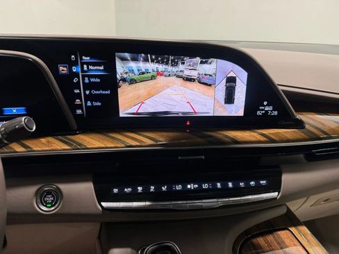 Used 2021 Cadillac Escalade Premium Luxury Platinum image 20