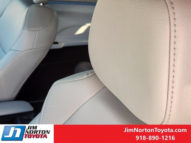 Used 2026 Toyota Sienna XLE FWD image 15