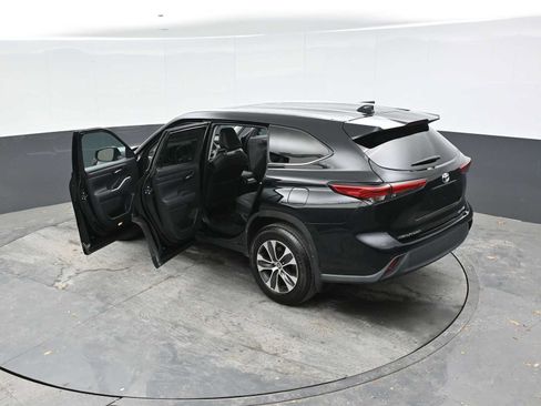 Used 2021 Toyota Highlander XLE AWD/4WD image 54