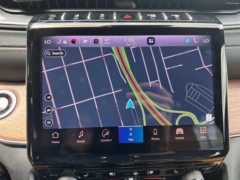 Used 2024 Jeep Grand Cherokee Summit w/ Luxury Tech Group V AWD/4WD image 25