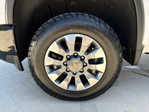 Used 2022 Chevrolet Silverado 2500 Custom w/ Snow Plow Prep/Camper Package AWD/4WD image 96